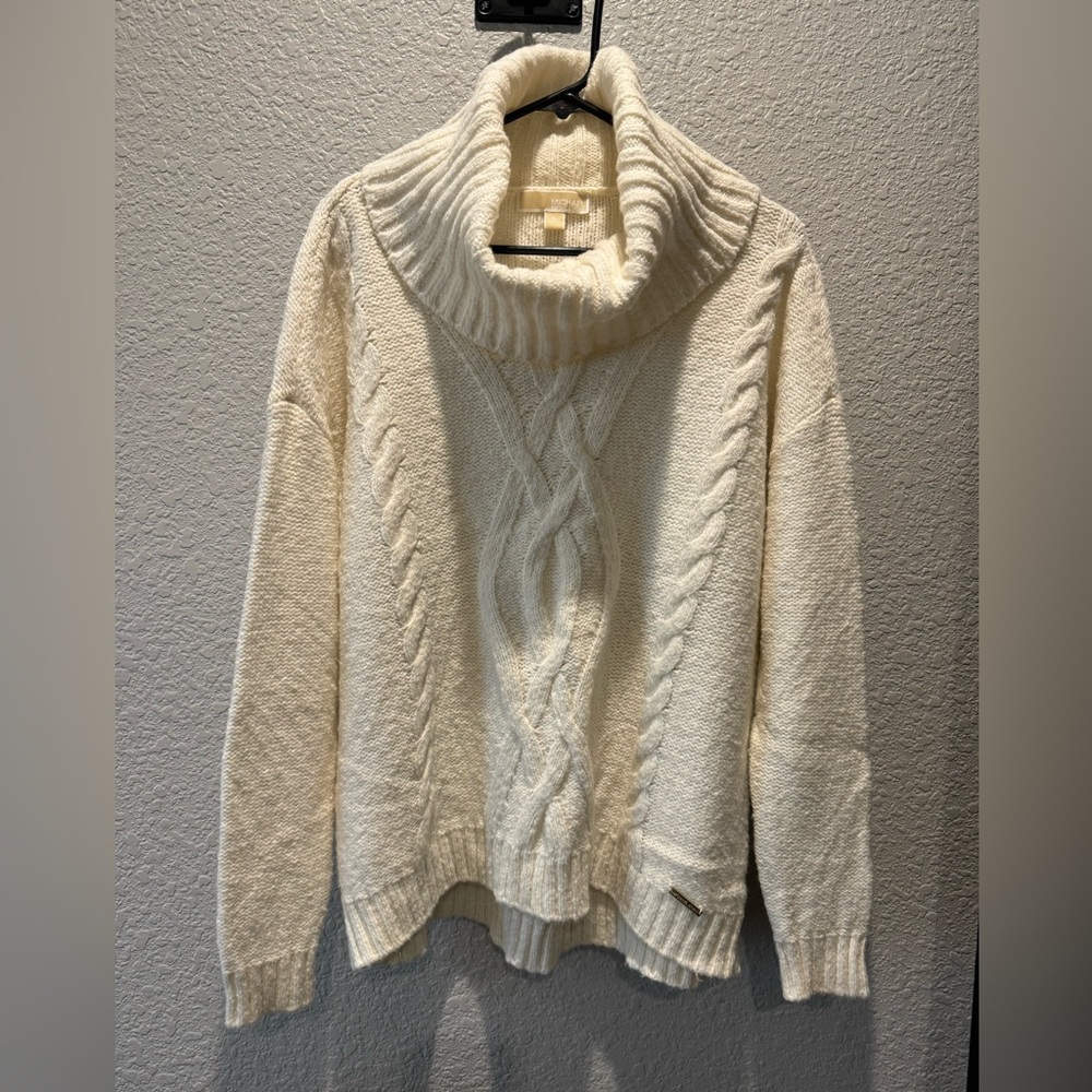 Beautiful cream Chunky Knit MK sweater XL